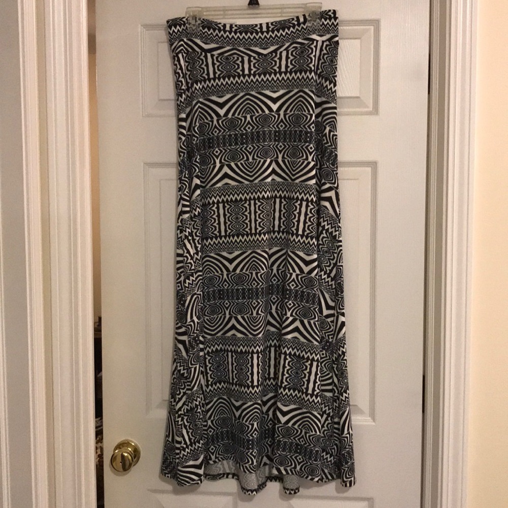 Black and white LuLaRoe maxi skirt. Size Small